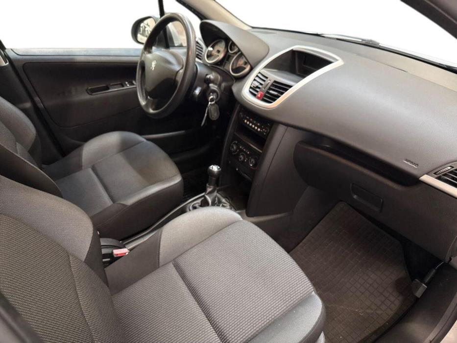 PEUGEOT 207 2010