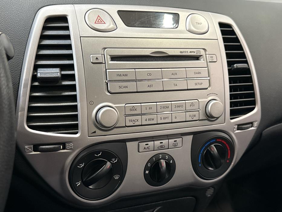 HYUNDAI i20 2011