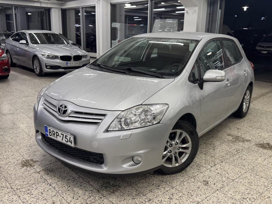 TOYOTA Auris 2011