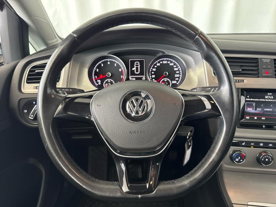 VOLKSWAGEN Golf 2014