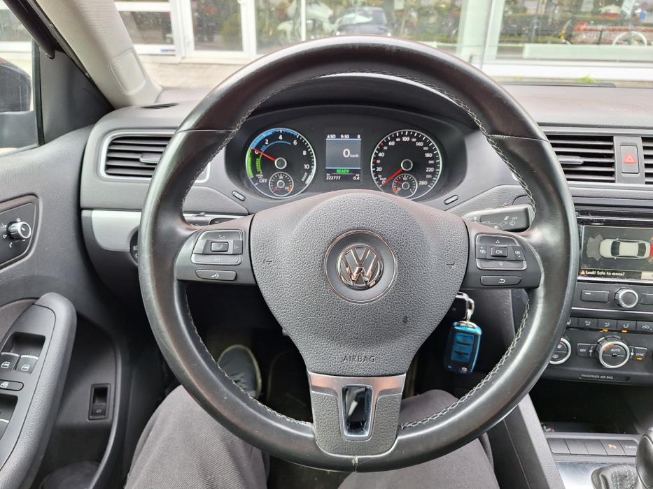 VOLKSWAGEN Jetta 2013