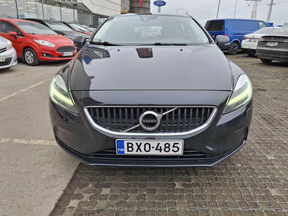 VOLVO V40 2020
