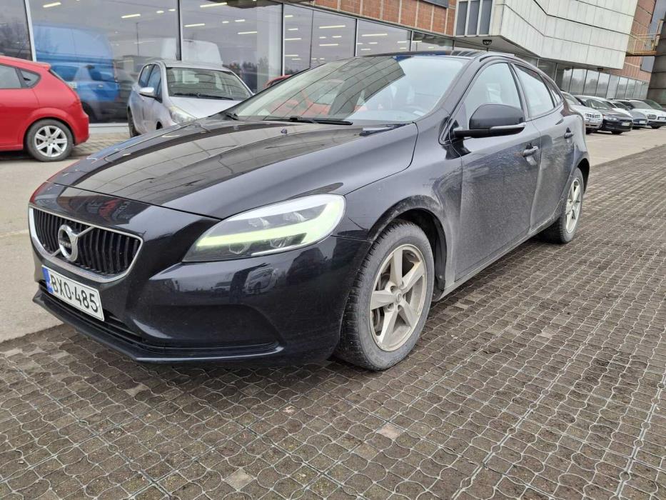 VOLVO V40 2020