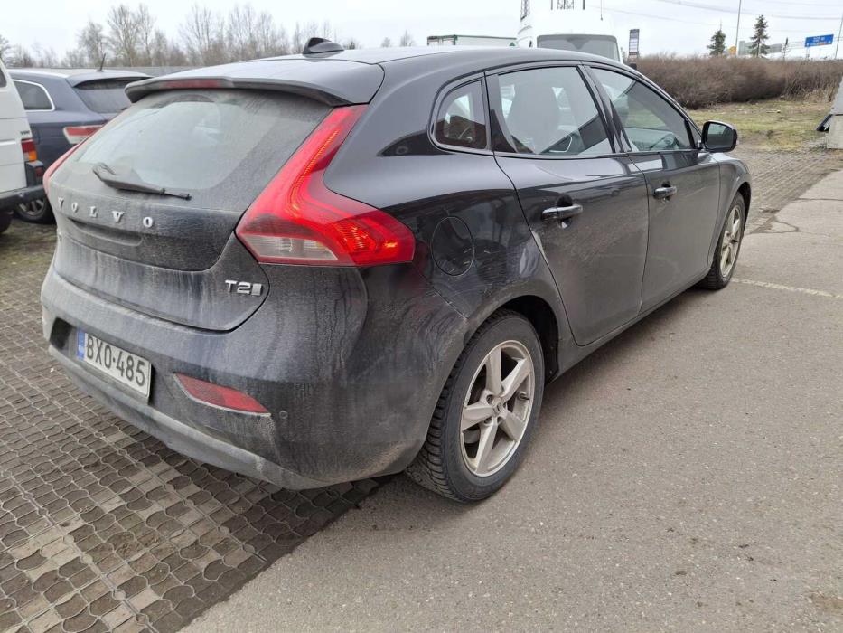 VOLVO V40 2020