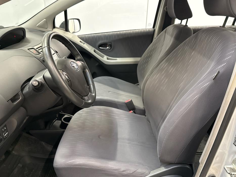 TOYOTA Yaris 2009