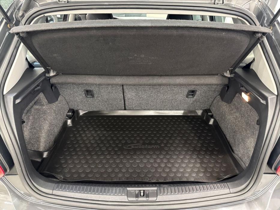 VOLKSWAGEN Polo 2010