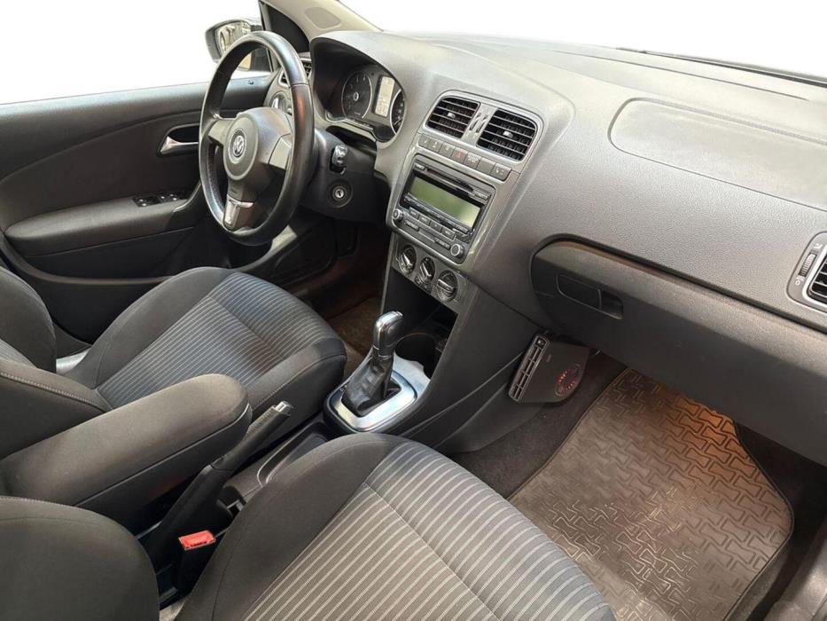 VOLKSWAGEN Polo 2010