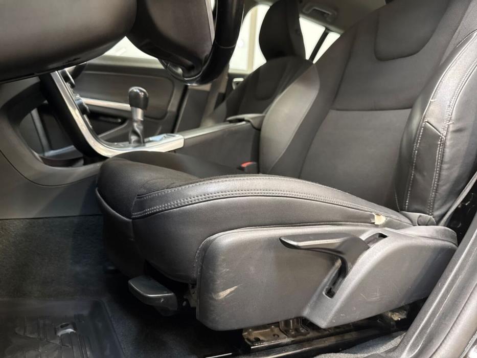 VOLVO V60 2012