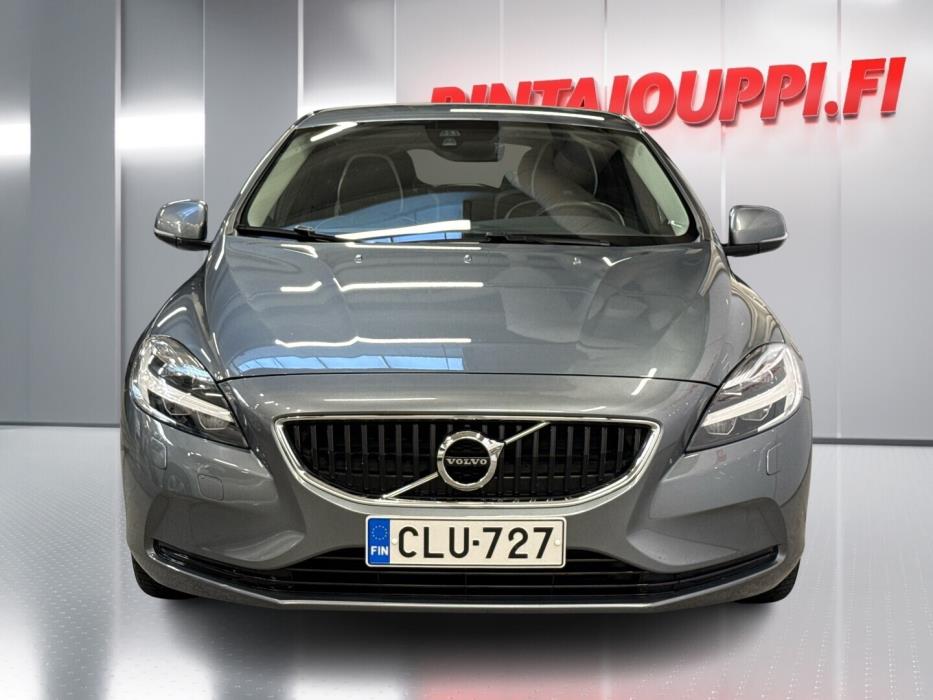 VOLVO V40 2019
