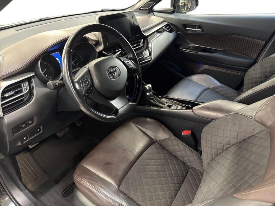 TOYOTA C-HR 2019