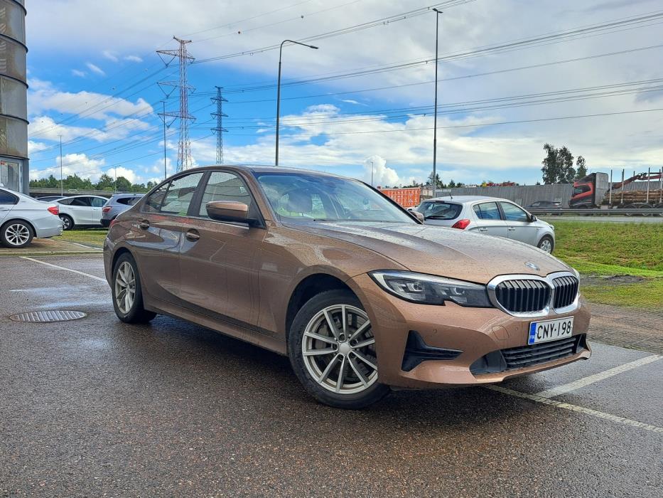 BMW 330 2019