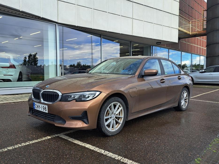 BMW 330 2019