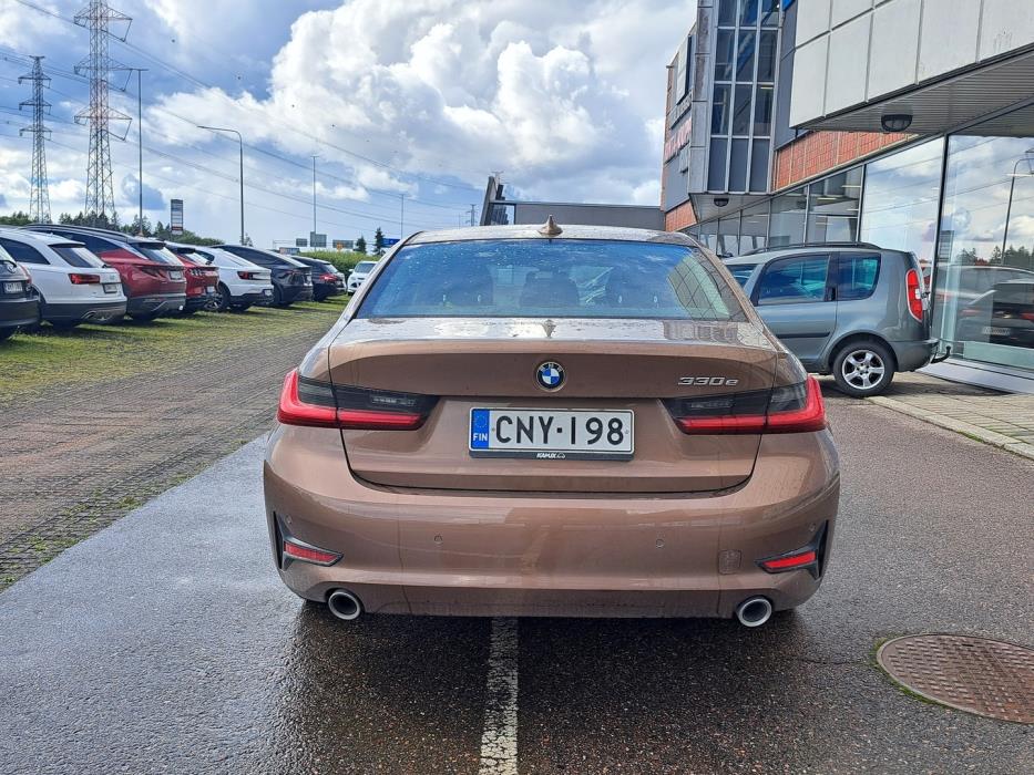 BMW 330 2019