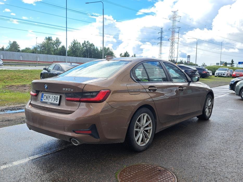 BMW 330 2019