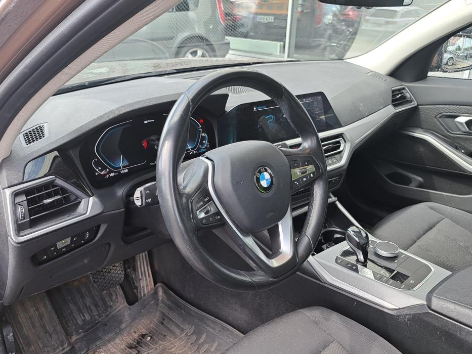 BMW 330 2019