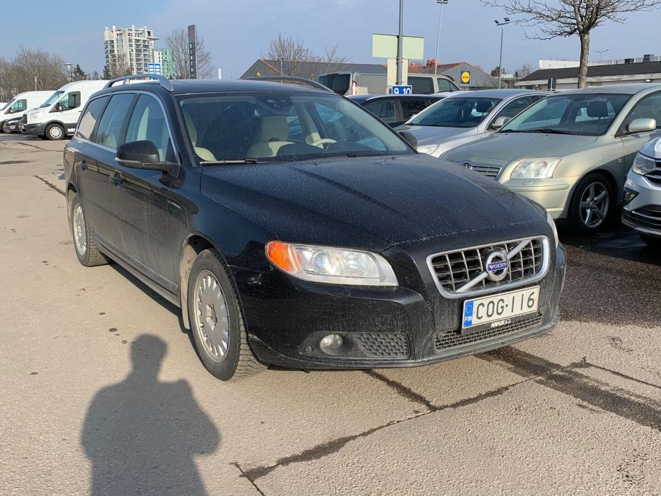 VOLVO V70 2011