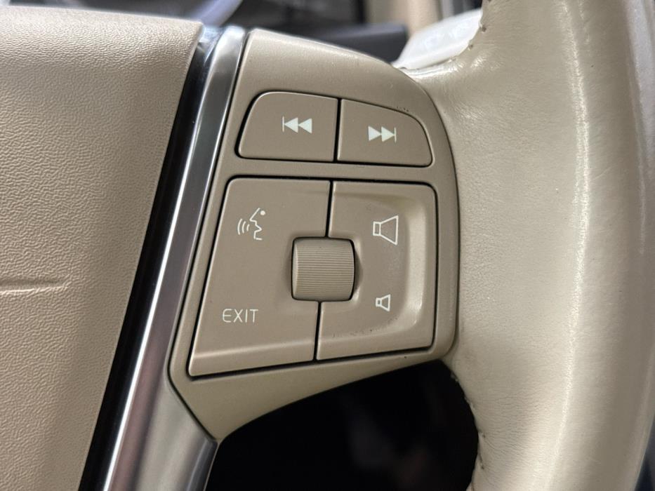 VOLVO V70 2011