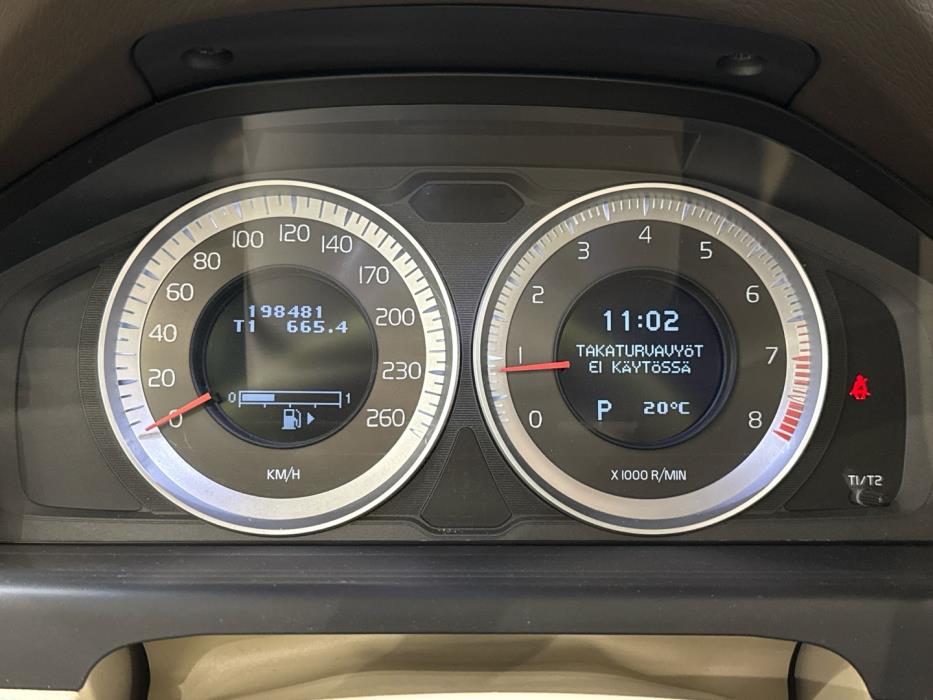 VOLVO V70 2011