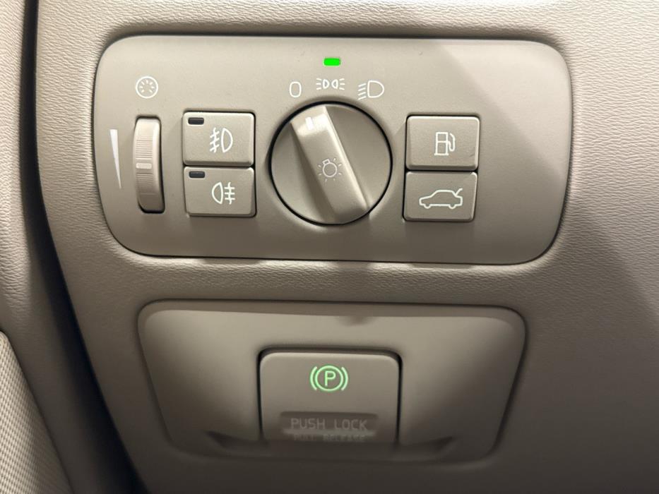 VOLVO V70 2011