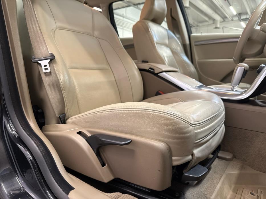 VOLVO V70 2011