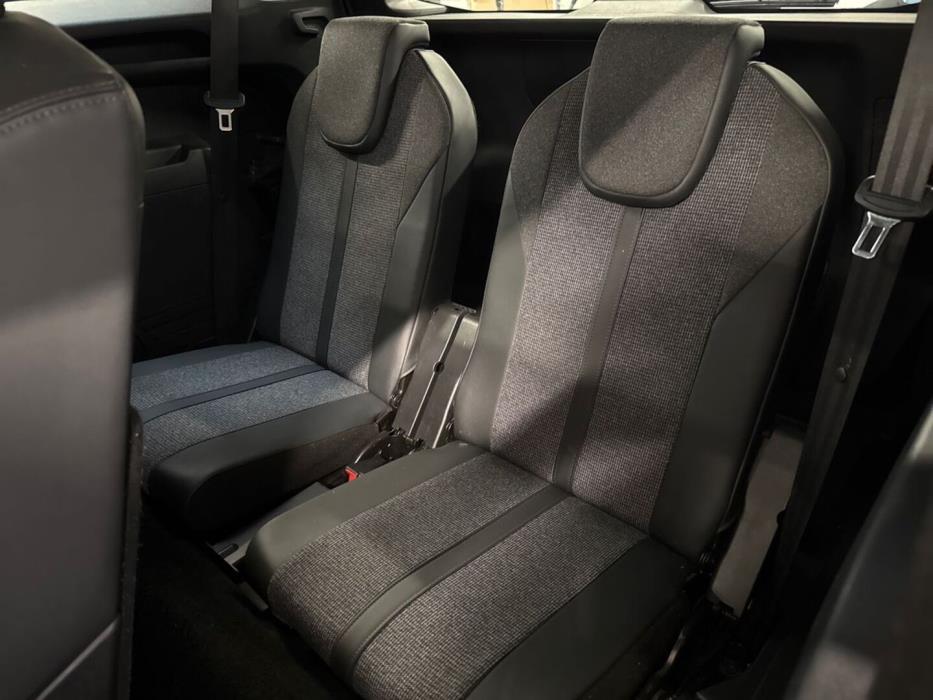 PEUGEOT 5008 2020