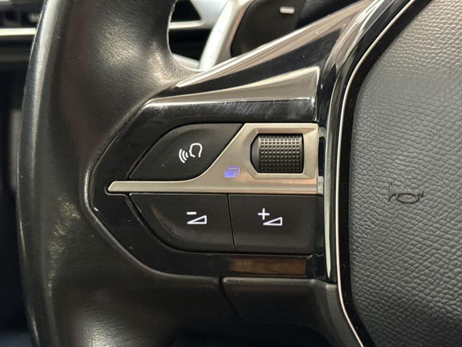 PEUGEOT 5008 2020