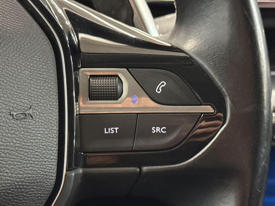PEUGEOT 5008 2020