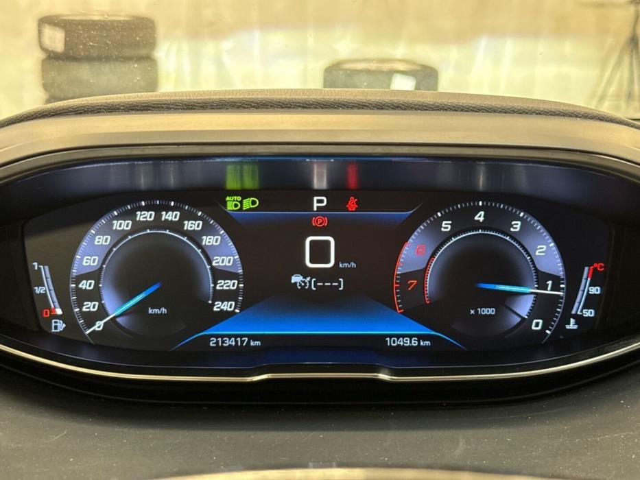 PEUGEOT 5008 2020