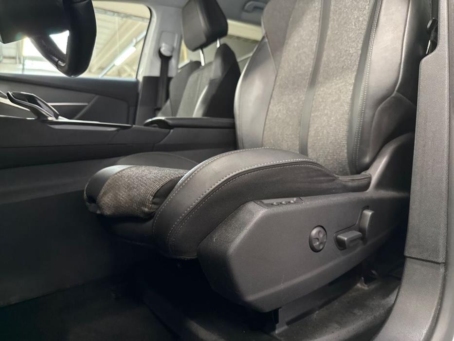 PEUGEOT 5008 2020
