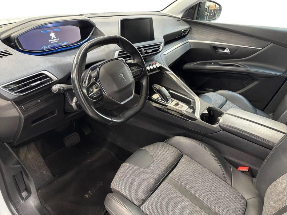 PEUGEOT 5008 2020