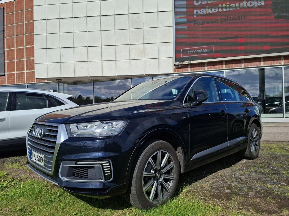 AUDI Q7 2017