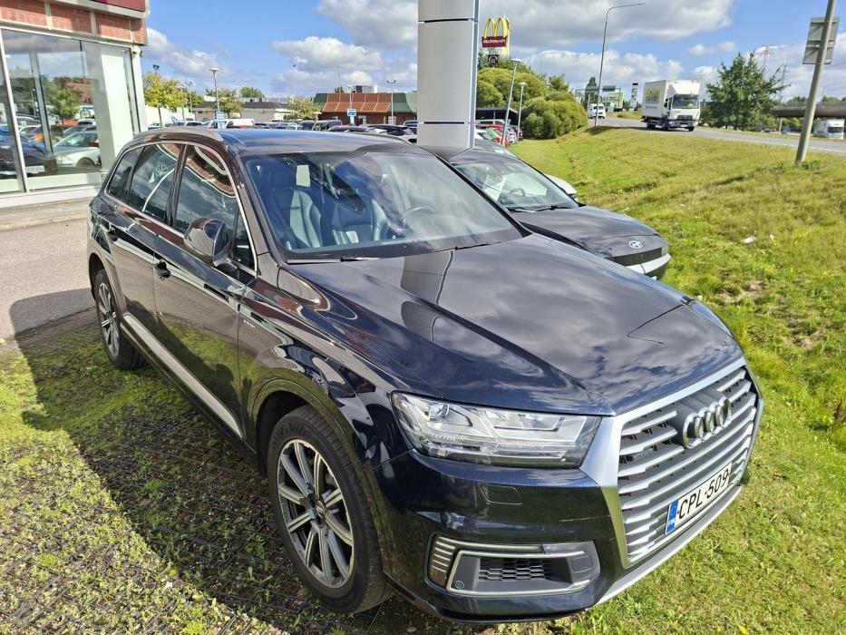 AUDI Q7 2017