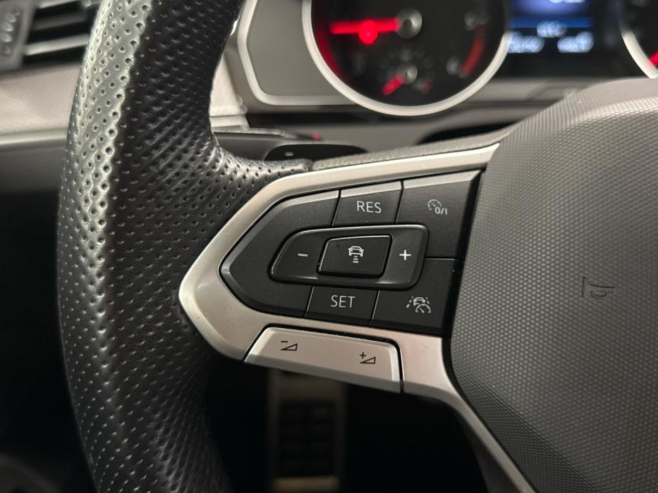 VOLKSWAGEN Passat 2022