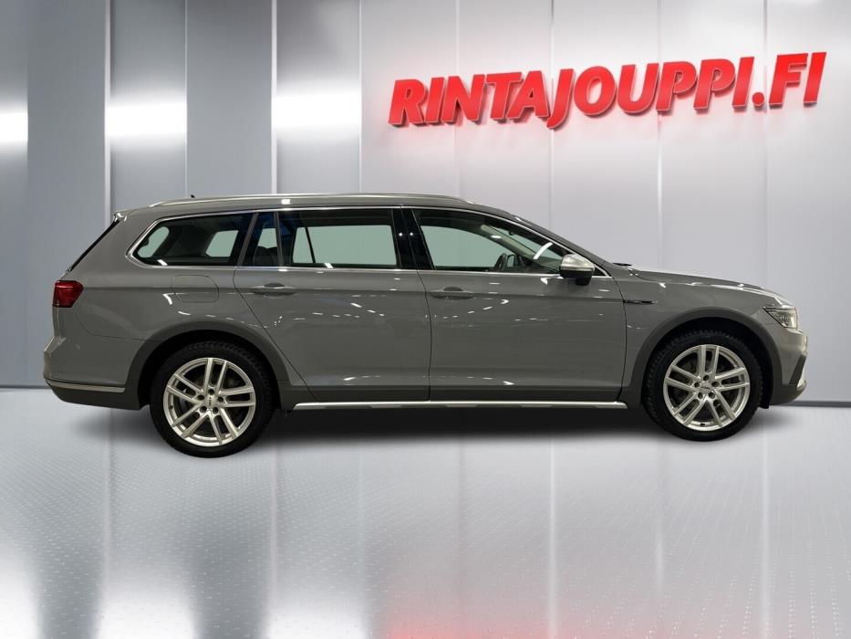 VOLKSWAGEN Passat 2022