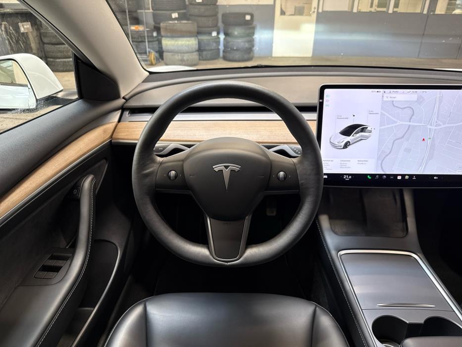 TESLA Model 3 2021
