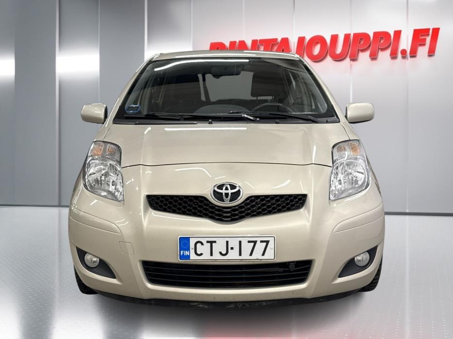 TOYOTA Yaris 2010