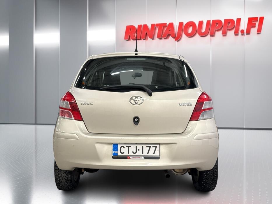 TOYOTA Yaris 2010