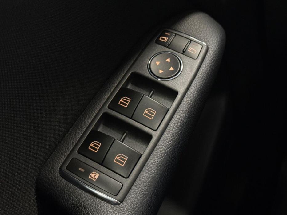 MERCEDES-BENZ B 2013