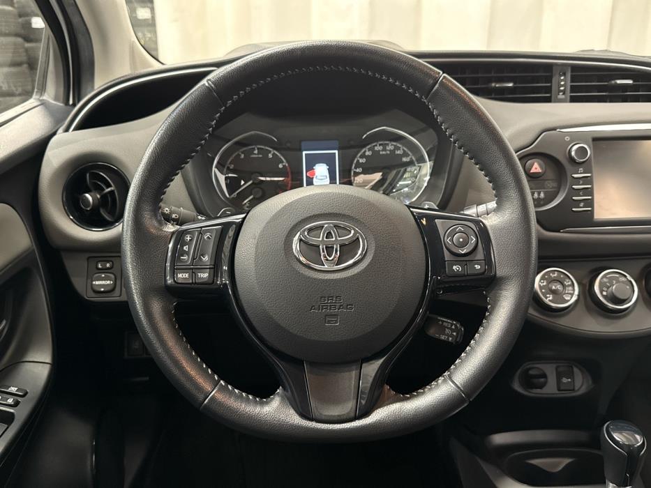 TOYOTA Yaris 2018