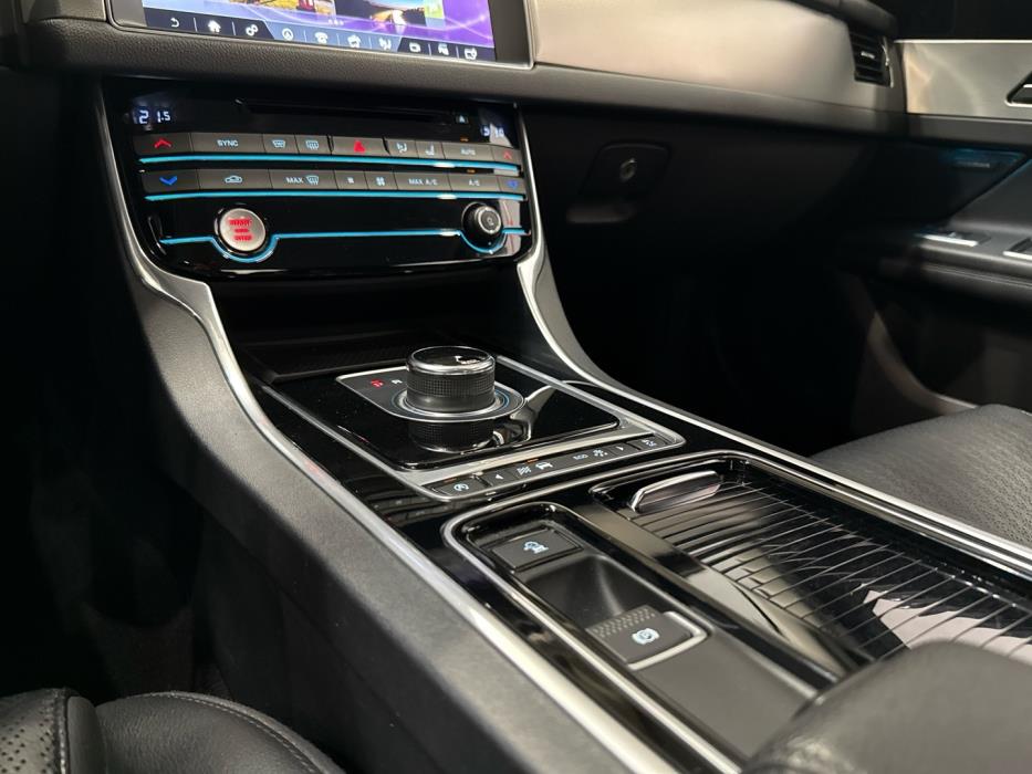 JAGUAR XF 2016