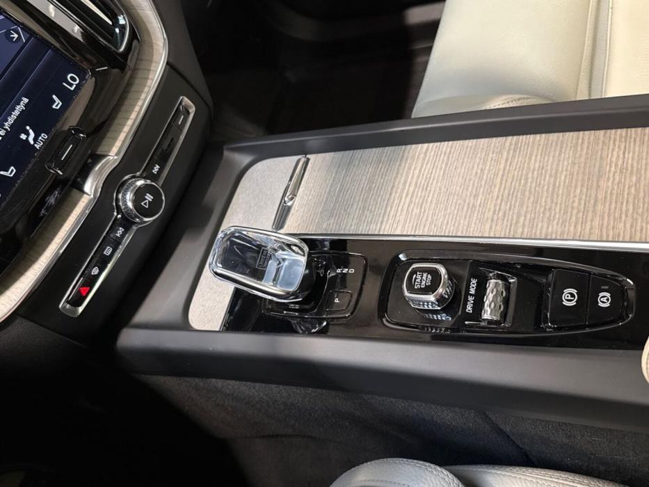 VOLVO XC60 2020