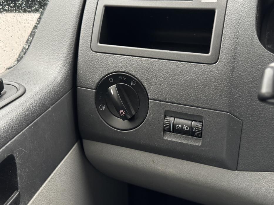 VOLKSWAGEN Transporter 2012