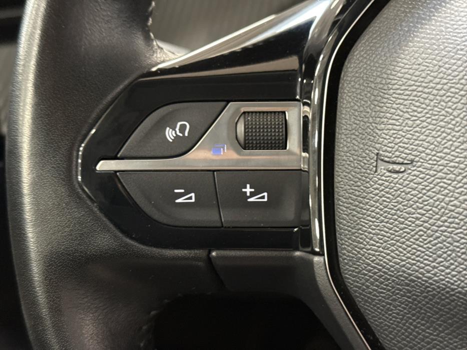 PEUGEOT 2008 2021