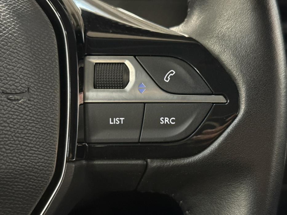 PEUGEOT 2008 2021