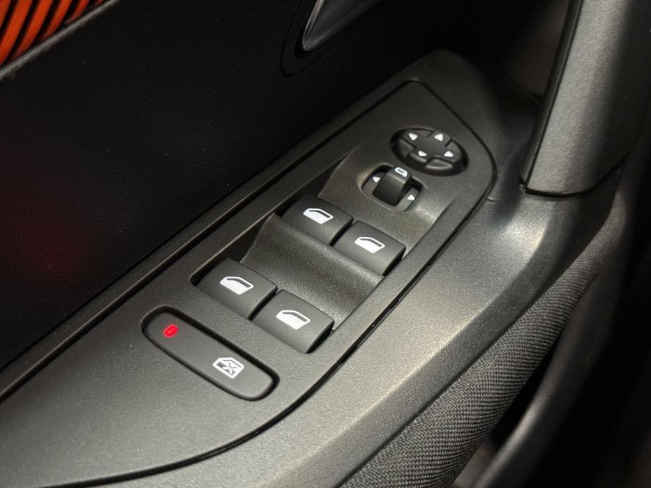 PEUGEOT 2008 2021