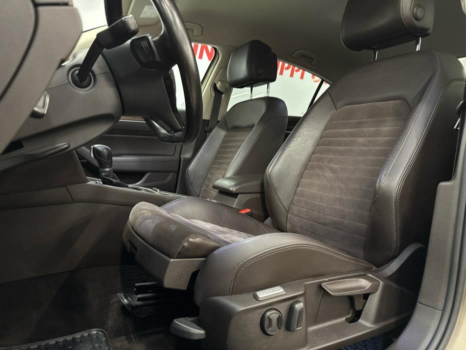 VOLKSWAGEN Passat 2016