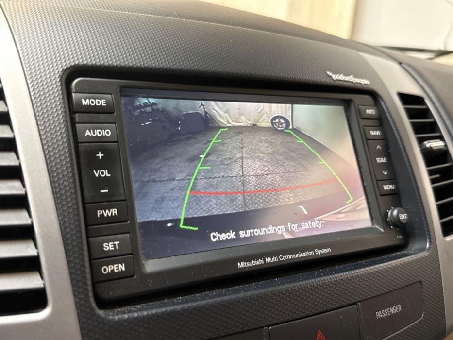 MITSUBISHI Outlander 2012
