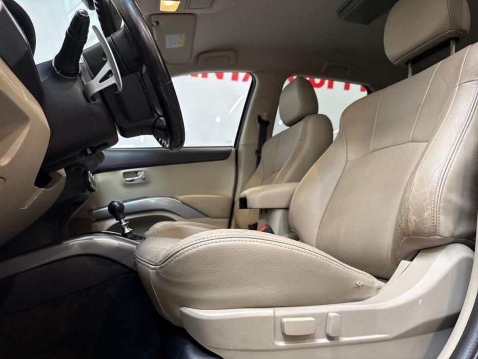 MITSUBISHI Outlander 2012