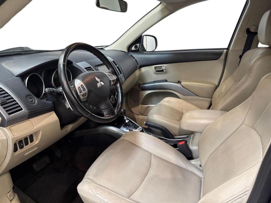 MITSUBISHI Outlander 2012