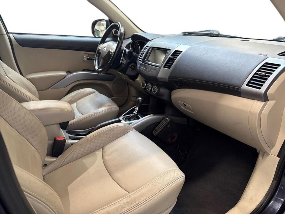 MITSUBISHI Outlander 2012